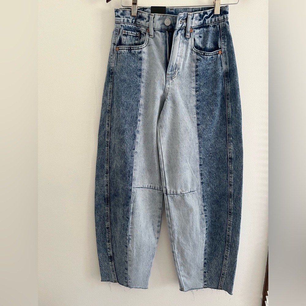 BLANK NYC Fray Hem Barrel Leg Jeans Size 24 Piece By Piece Blue NWT - Picture 8 of 9